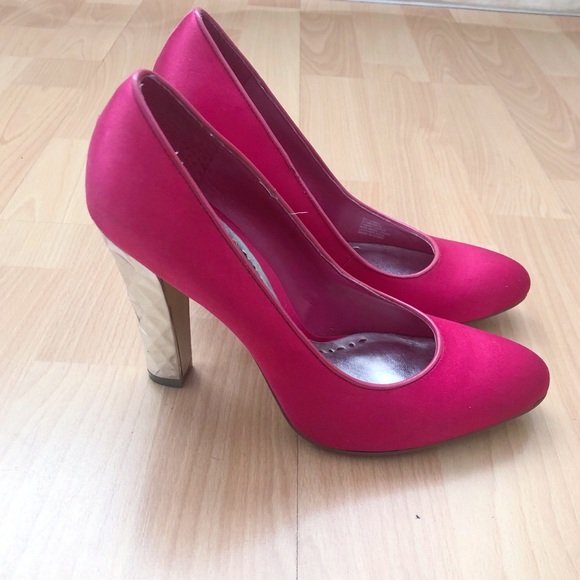 BCBGirls Debra hot pink satin pumps sz 5.5 - Picture 3 of 10